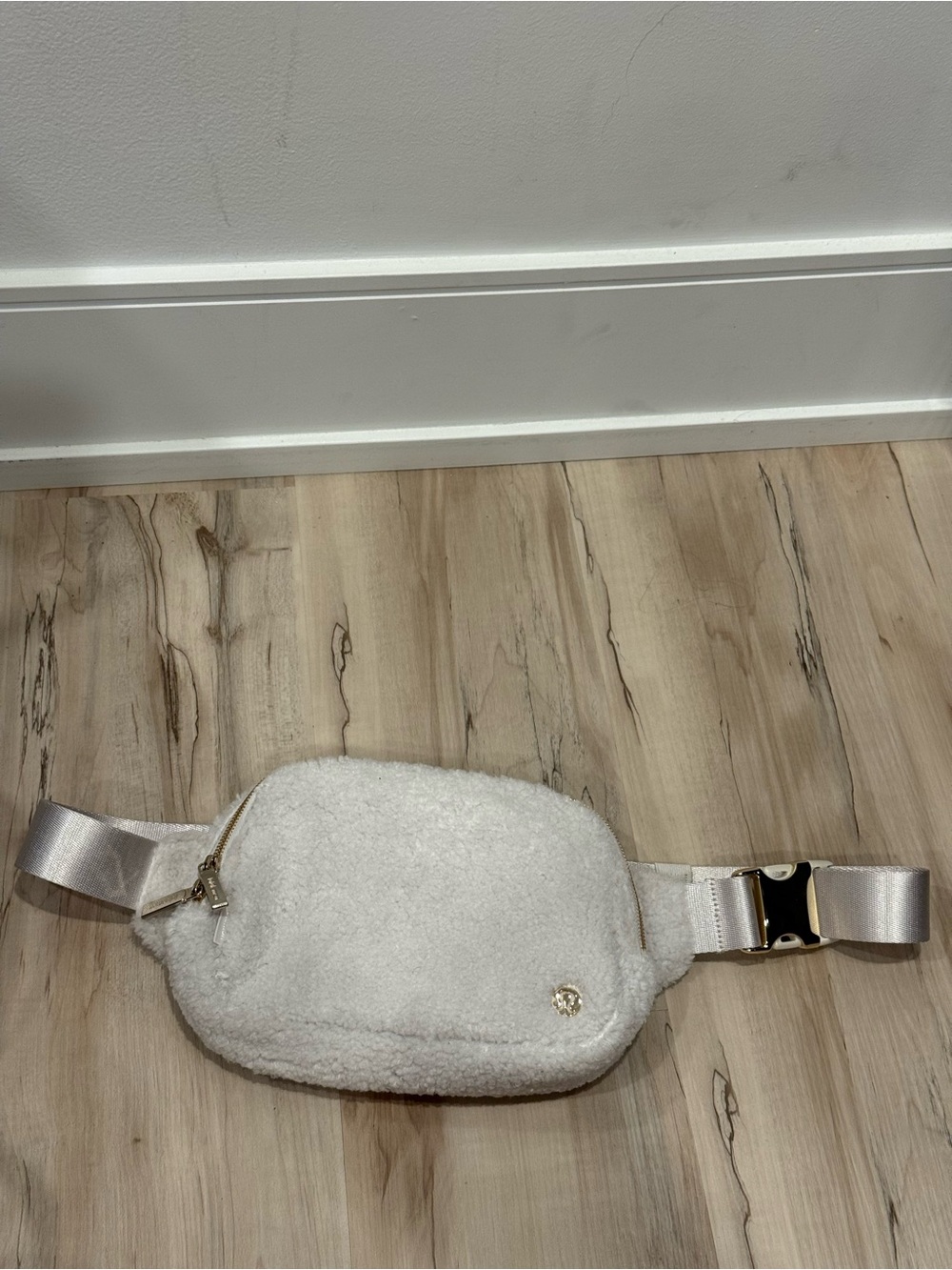 Lululemon Women’s White Sherpa Belt Bag